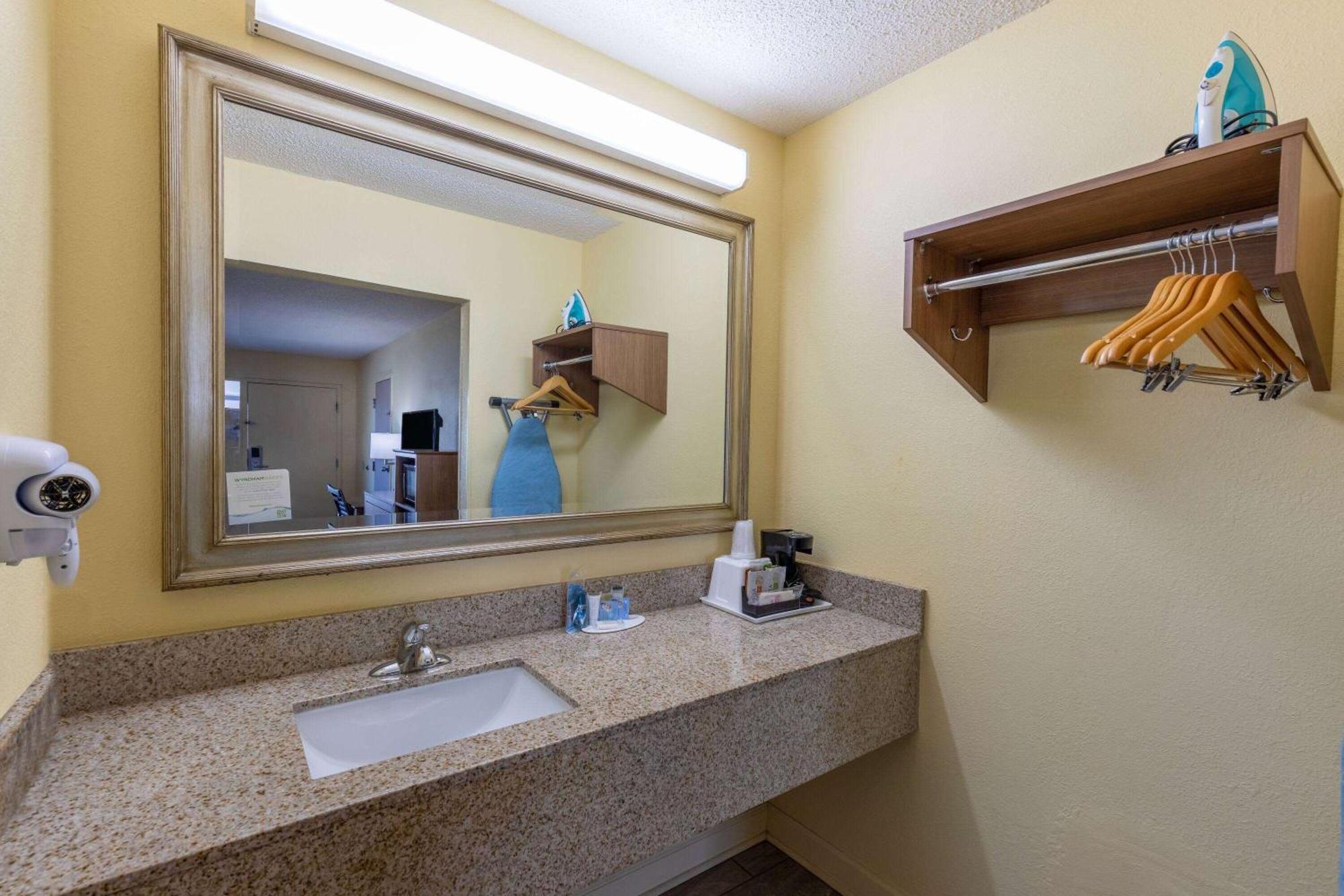 Days Inn By Wyndham Florence/I-95 North Exteriér fotografie