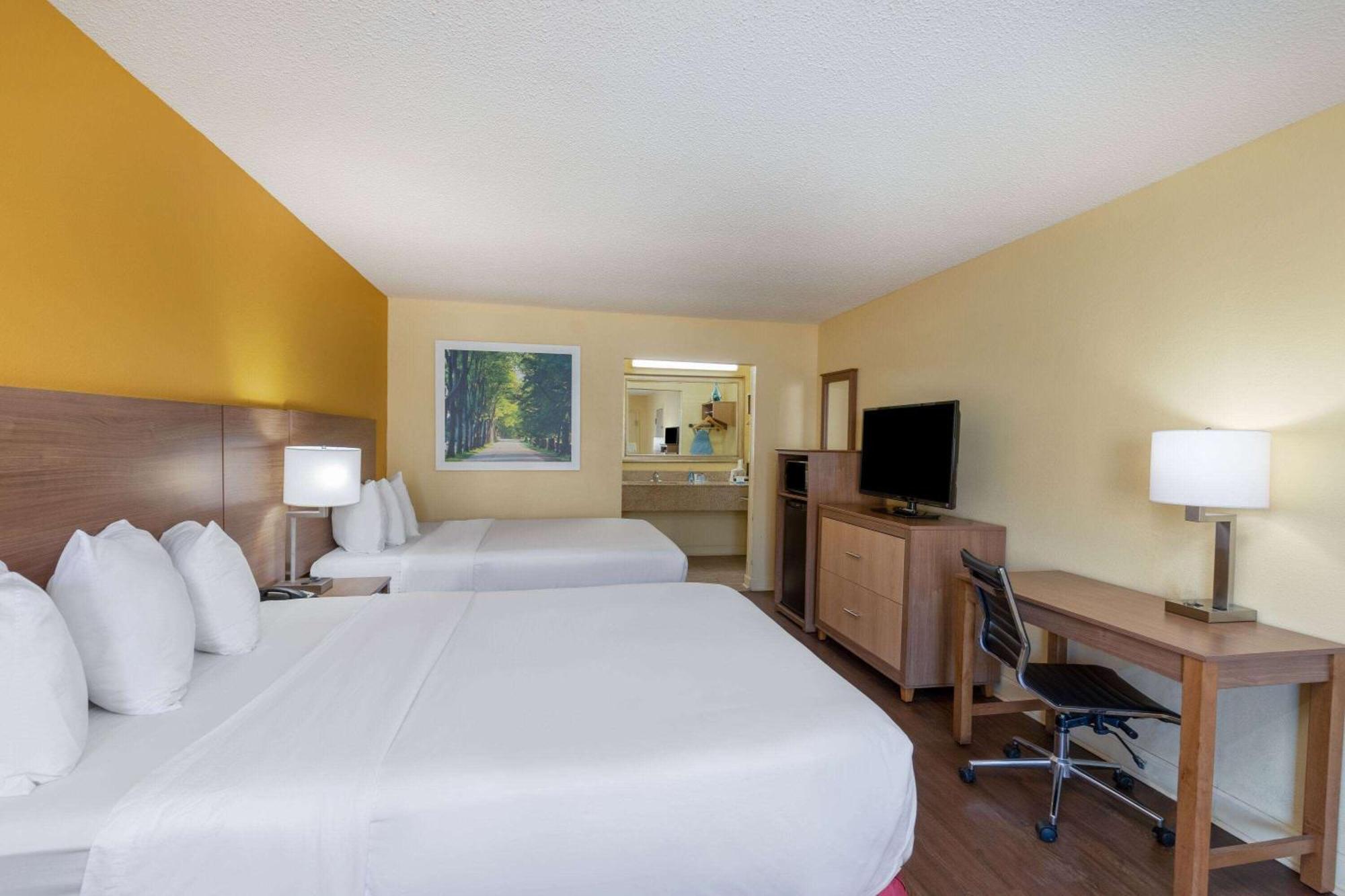 Days Inn By Wyndham Florence/I-95 North Exteriér fotografie